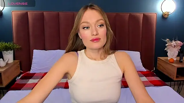 EvelynPoole online show from 12-19-25, 01:42