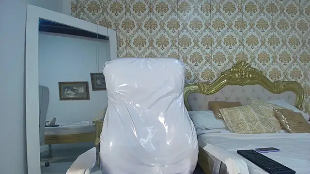 JessB  online show from 11-08-25, 08:01