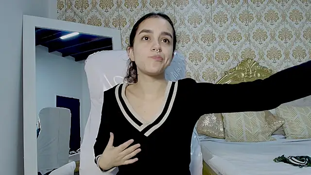 JessB  online show from 10-04-25, 07:37