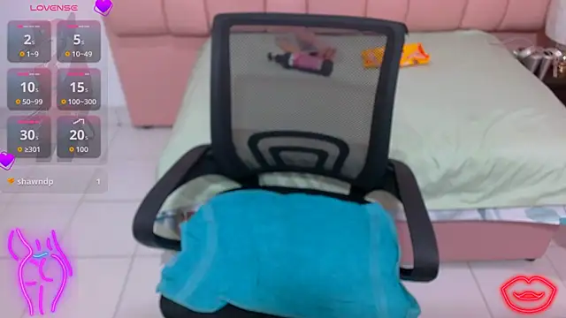 sara hot 18 online show from 11-17-25, 11:58