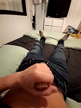 Yoaannn online show from 10-31-25, 05:20