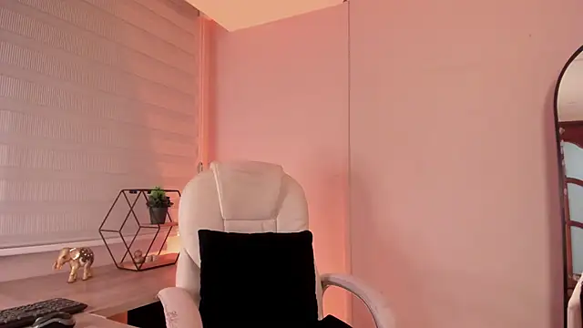 Emma  clark  online show from 03-21-26, 12:31