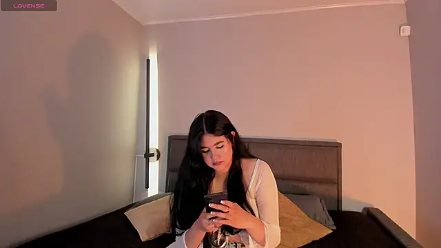 Emma  clark  online show from 05-22-26, 08:07