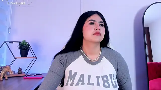 Emma  clark  online show from 11-22-25, 12:26