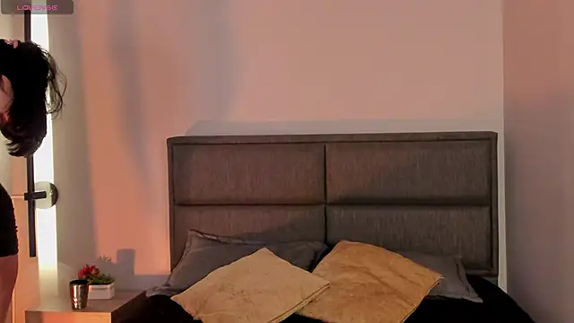 Emma  clark  online show from 04-11-26, 12:42