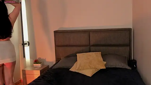 Emma  clark  online show from 04-14-26, 12:21