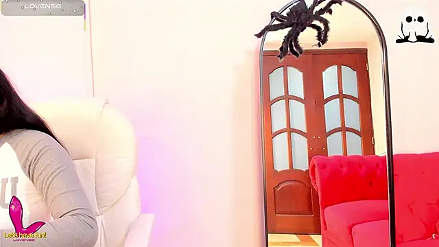 Emma  clark  online show from 10-28-25, 12:04