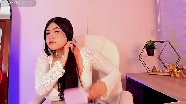 Emma  clark  online show from 11-18-25, 12:19