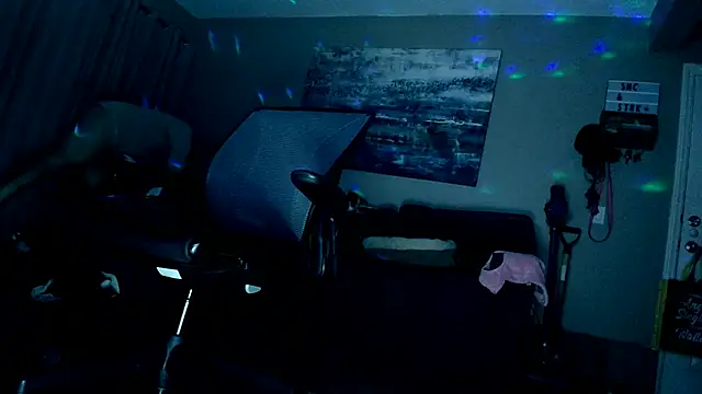 Snapshot of LeeCox chatting on 02-09-25, 10:20 LeeCox online show from 02-09-25, 10:20