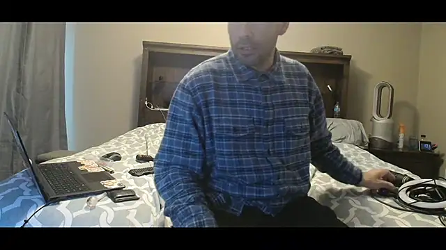 Snapshot of LeeCox chatting on 02-12-25, 09:01 LeeCox online show from 02-12-25, 09:01