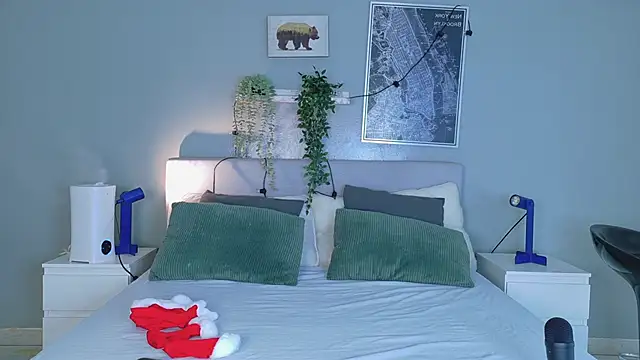 Nickifox   online show from 12-18-25, 07:29