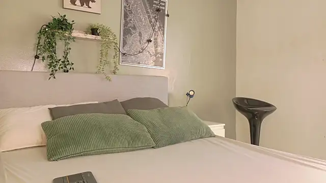 Nickifox   online show from 10-21-25, 07:24