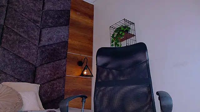 Nickifox   online show from 01-08-26, 07:42