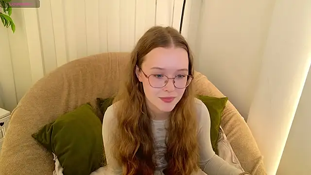 Snapshot of MandyMils chatting on 09-21-25, 02:22 MandyMils online show from 09-21-25, 02:22