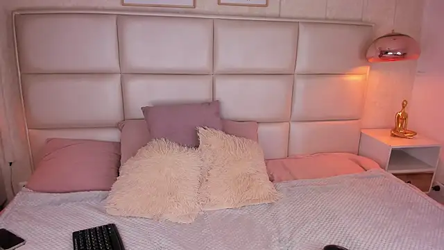 Natt Clark online show from 10-15-25, 01:08