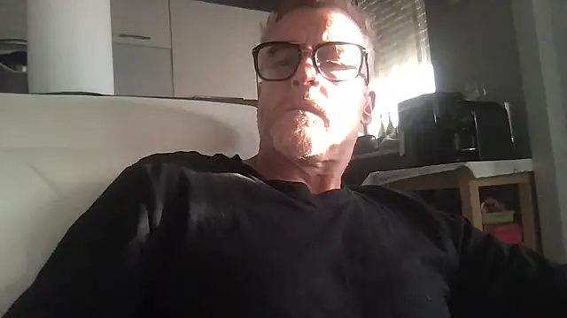 Axl hot online show from 05-07-26, 05:38