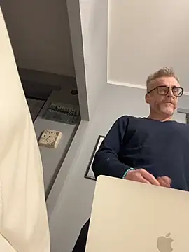 Axl hot online show from 03-29-26, 01:40