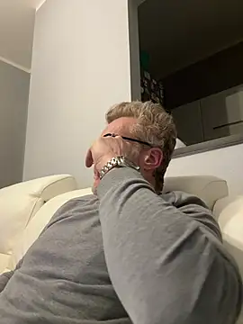 Axl hot online show from 02-23-26, 12:56