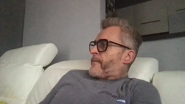 Axl hot online show from 01-17-26, 12:53