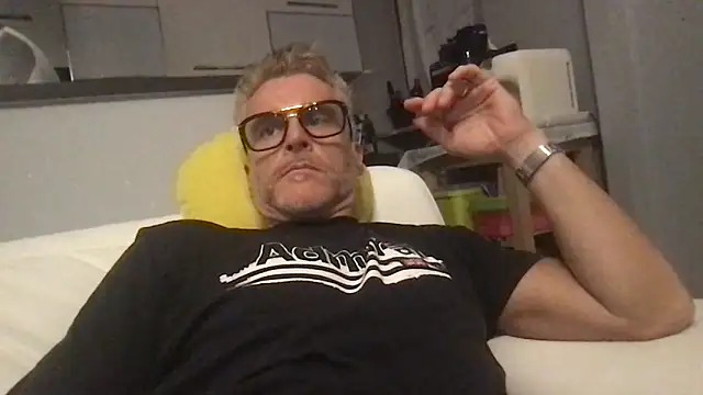 Axl hot online show from 06-29-26, 07:57