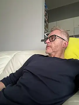 Axl hot online show from 03-14-26, 01:17