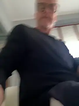 Axl hot online show from 04-04-26, 09:38