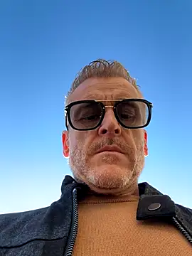 Axl hot online show from 11-05-25, 03:04