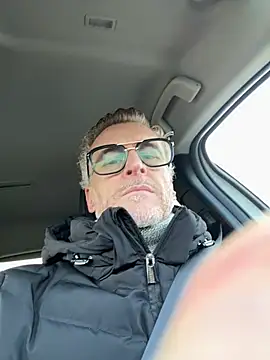 Axl hot online show from 02-22-26, 08:49