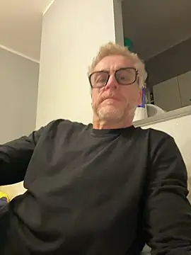 Axl hot online show from 02-25-26, 12:55