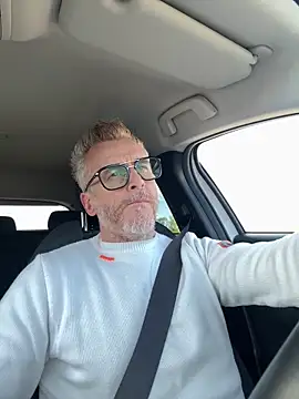 Axl hot online show from 03-31-26, 03:36