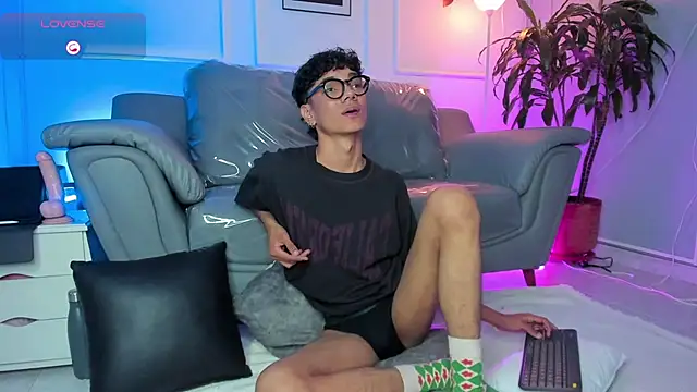 Snapshot of Phillicious__ chatting on 03-29-26, 06:15 Phillicious online show from 03-29-26, 06:15