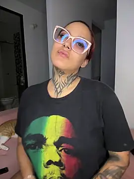 MargothWolfe online show from 10-21-25, 04:23