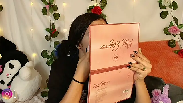 Snapshot of cutee_andrea chatting on 04-10-26, 03:02 cutee andrea online show from 04-10-26, 03:02