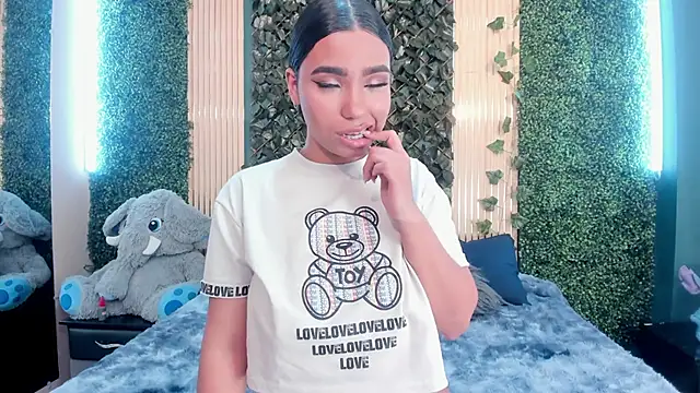 KhateAndersson online show from 12-22-25, 08:53