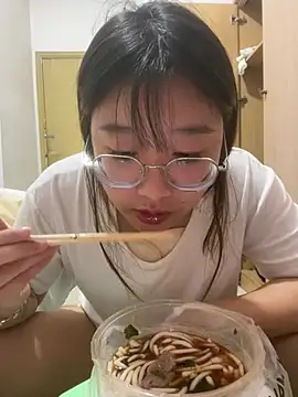 sisi-maiden online show from 03-25-26, 11:53