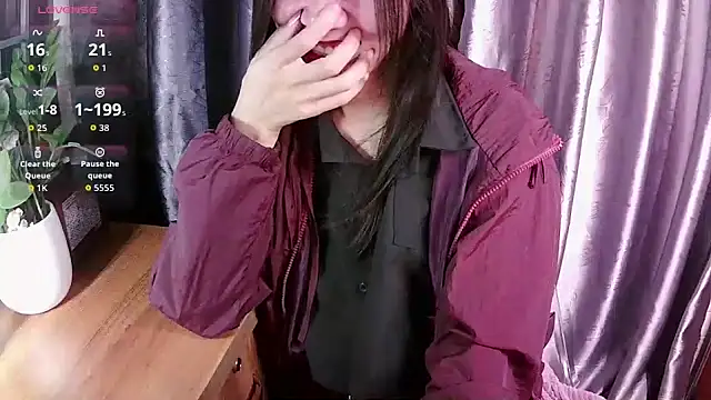Snapshot of Mai_aug chatting on 10-08-25, 03:35 Mai aug online show from 10-08-25, 03:35