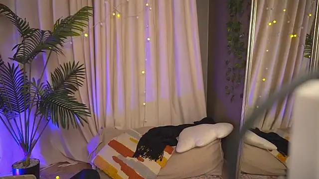 Snapshot of Sense_Of_Rosemary chatting on 02-27-26, 05:40 Sense Of Rosemary online show from 02-27-26, 05:40