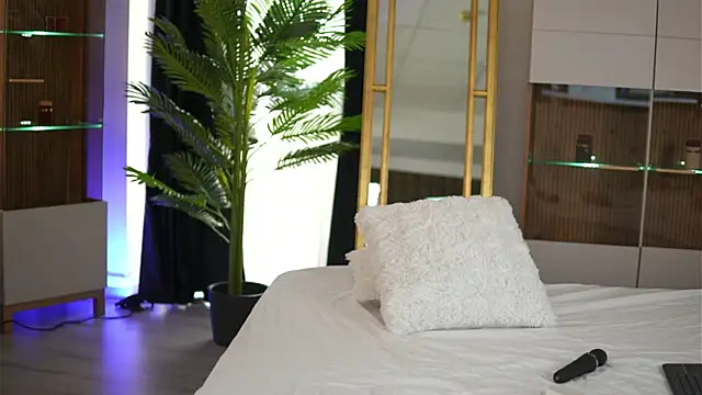 ZenyaNoir online show from 04-05-26, 08:54