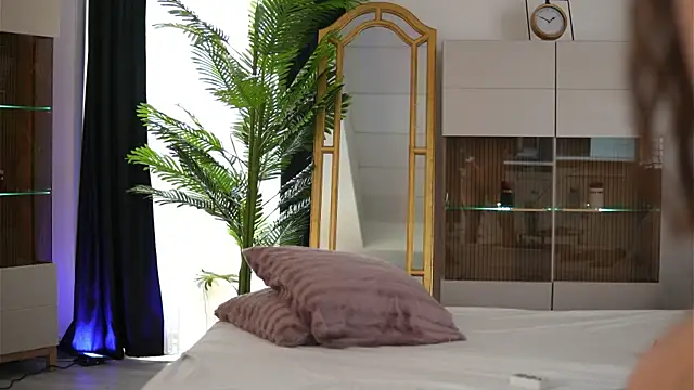 ZenyaNoir online show from 04-24-26, 08:49