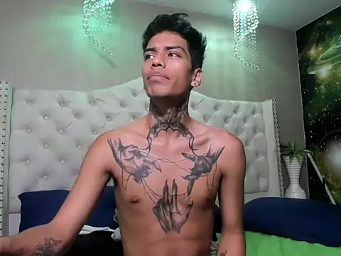 Snapshot of alexvalencia207 chatting on 07-10-26, 05:02 alexvalencia207 online show from 07-10-26, 05:02