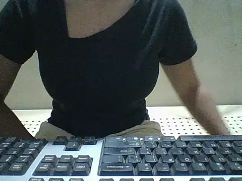 Skinny PinayGirljust18 online show from 02-27-26, 01:00