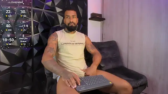 Snapshot of OstinDaniels chatting on 09-11-25, 10:32 OstinDaniels online show from 09-11-25, 10:32