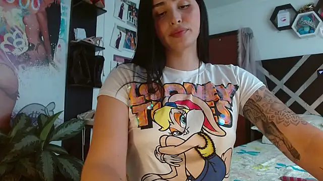 Snapshot of SarithaBunny chatting on 02-17-25, 10:05 SarithaBunny online show from 02-17-25, 10:05