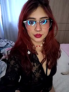 Snapshot of sarah_lark_ chatting on 10-21-25, 12:15 sarah lark  online show from 10-21-25, 12:15