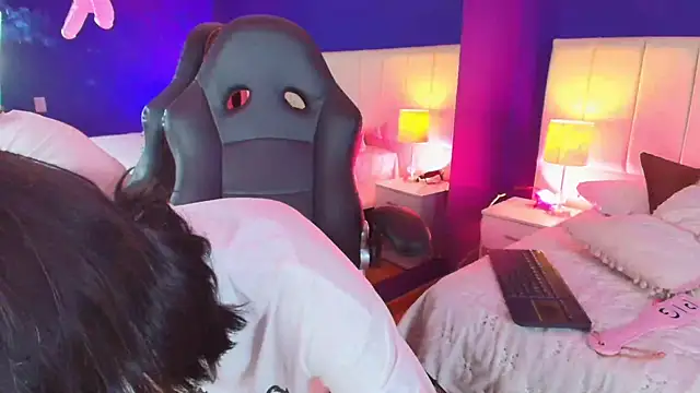 Shizuko  online show from 09-25-25, 07:20