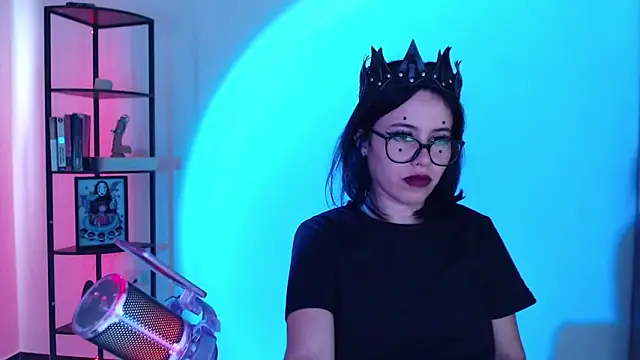 girldom online show from 11-20-25, 04:51