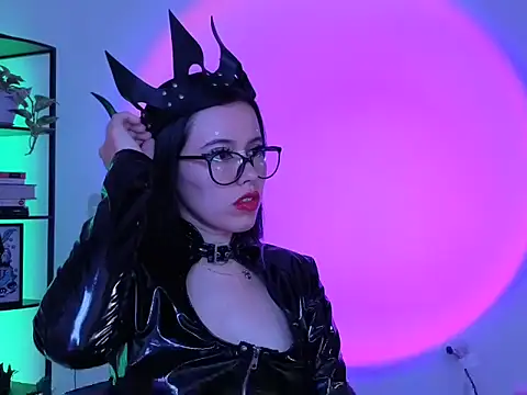 girldom online show from 03-18-26, 04:30
