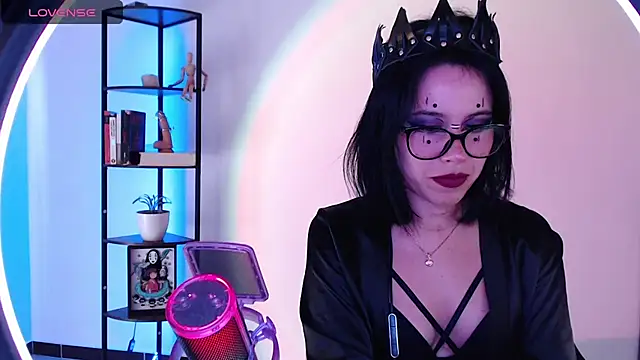 girldom online show from 10-14-25, 04:29