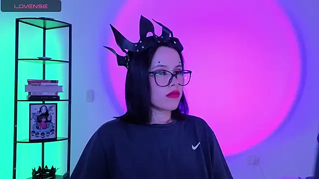 girldom online show from 04-14-26, 03:28