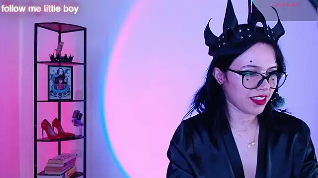 girldom online show from 01-14-26, 09:40